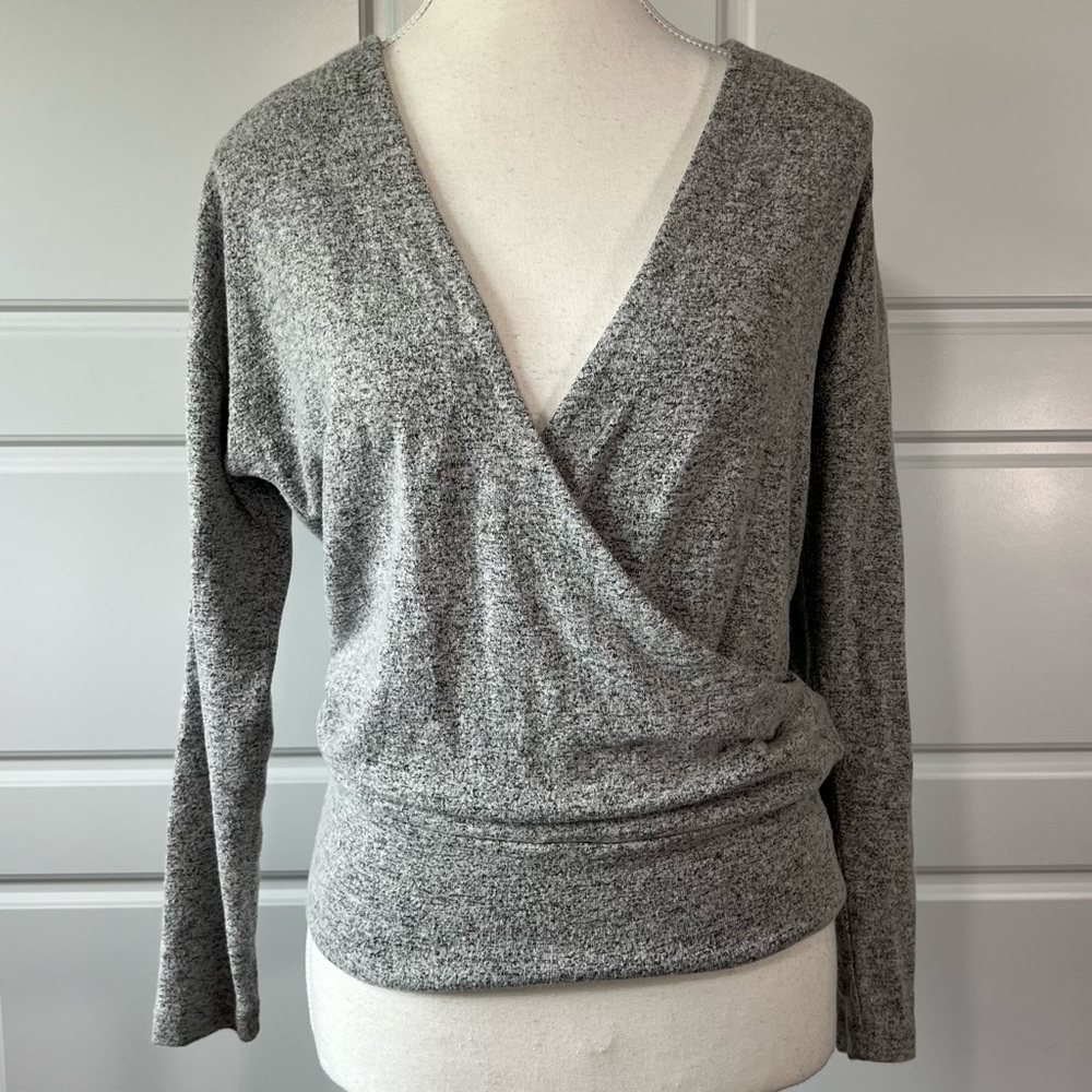 White House‎ Black Market Gray Wrap Top Long Sleeve V Neck Athleisure Everyday